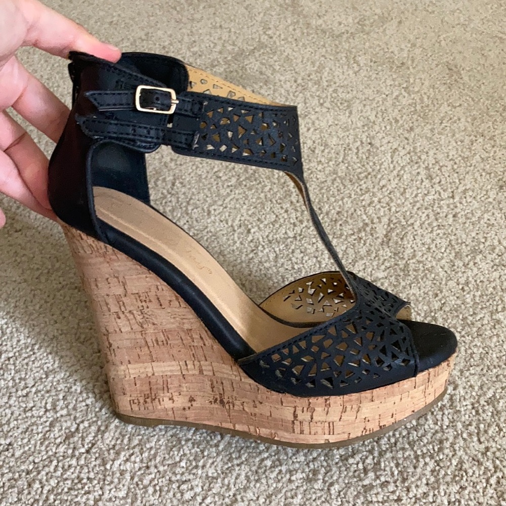 BLACK WEDGES
